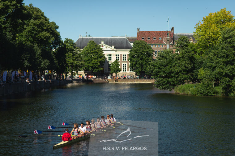 Universiteit Leiden roeit mee in Hofvijver Regatta