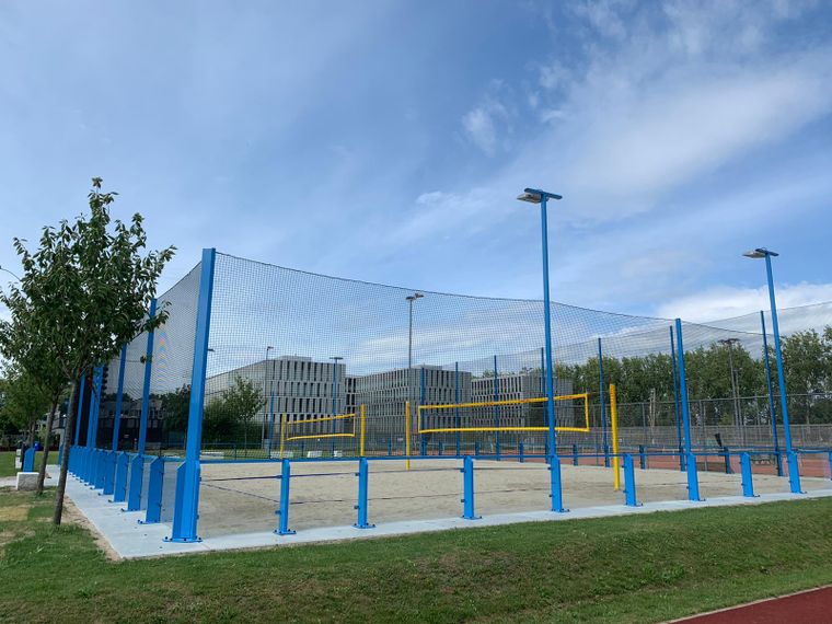 NIEUWE BEACHVOLLEYBALVELDEN BIJNA IN GEBRUIK